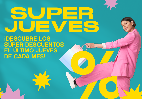 chica con traje rosa y bolsas de compras