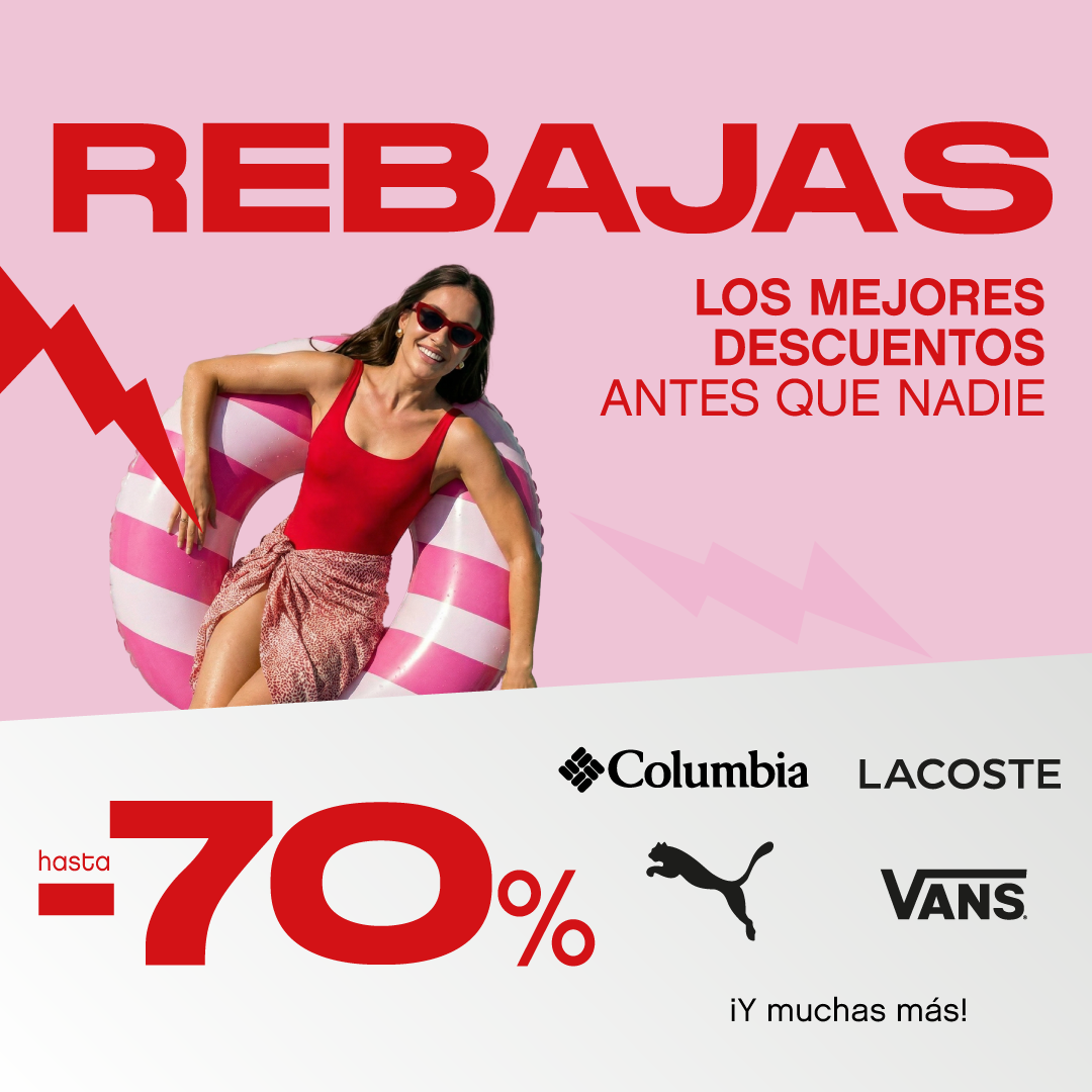 Chica tumbada en flotador