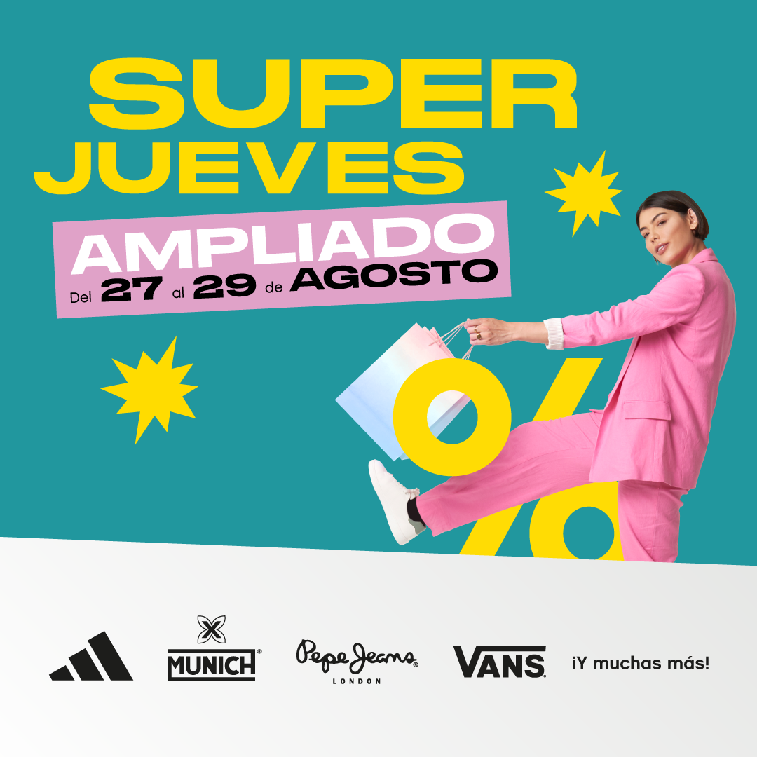 oferta super jueves mujer con bolsas de compra 