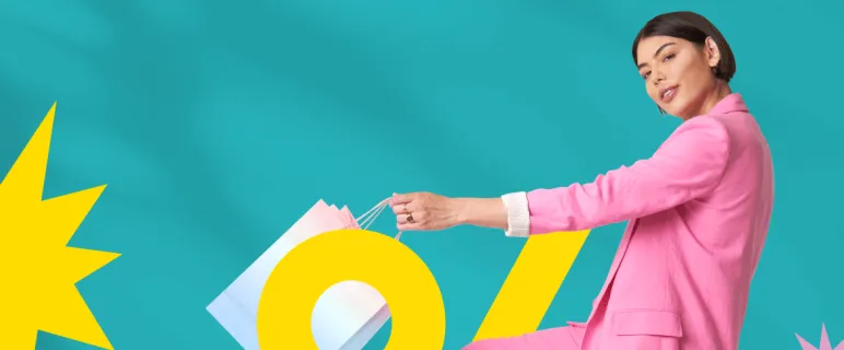 chica traje rosa con bolsas