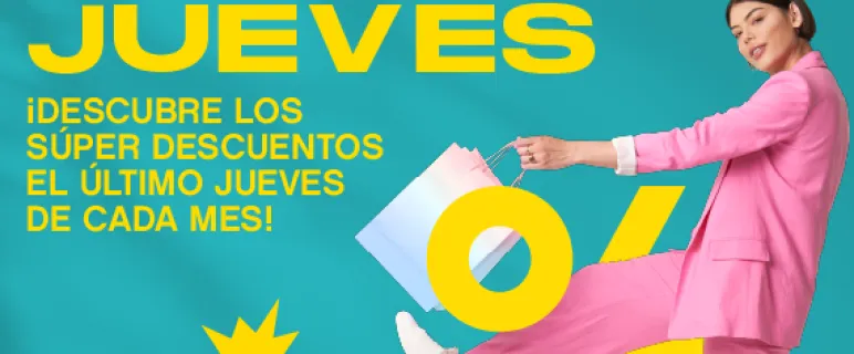 mujer con traje rosa y bolsas